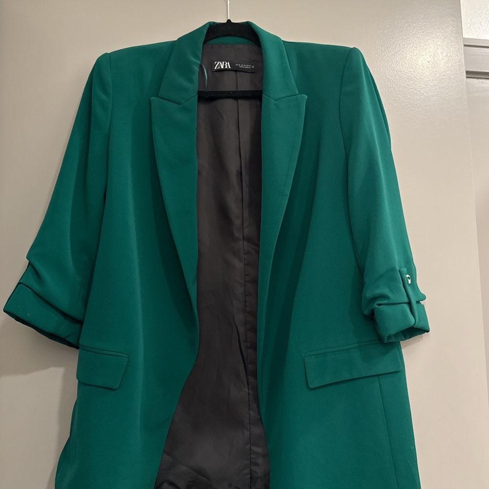 Zara Green Blazer with Tailored Fit and Notched Lapels